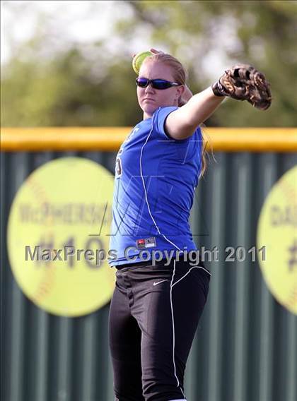 Thumbnail 3 in Lindale @ Crandall (3A Region 2 Bi-District Playoffs) photogallery.