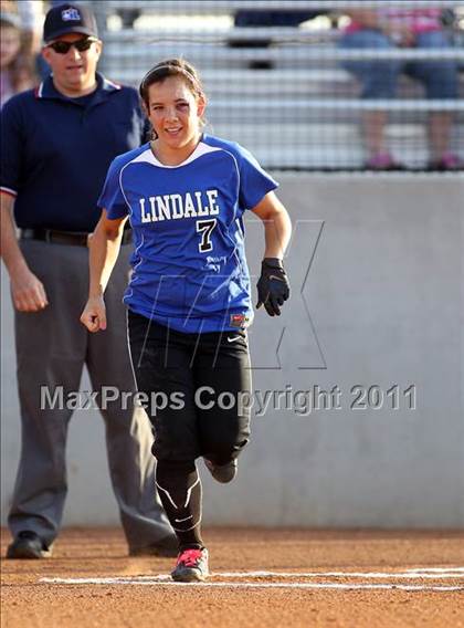 Thumbnail 2 in Lindale @ Crandall (3A Region 2 Bi-District Playoffs) photogallery.