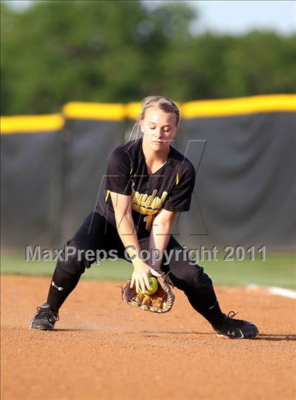 Thumbnail 3 in Lindale @ Crandall (3A Region 2 Bi-District Playoffs) photogallery.