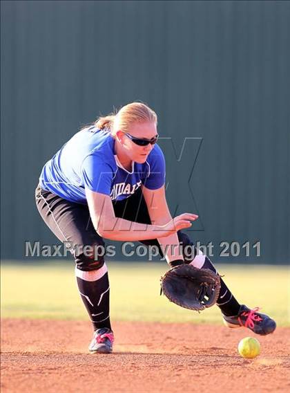 Thumbnail 2 in Lindale @ Crandall (3A Region 2 Bi-District Playoffs) photogallery.
