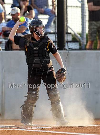 Thumbnail 3 in Lindale @ Crandall (3A Region 2 Bi-District Playoffs) photogallery.