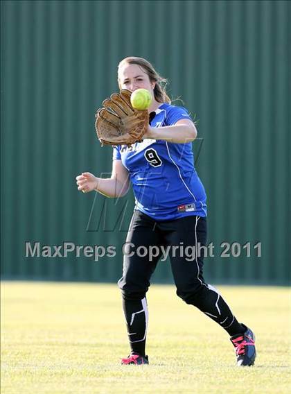Thumbnail 2 in Lindale @ Crandall (3A Region 2 Bi-District Playoffs) photogallery.