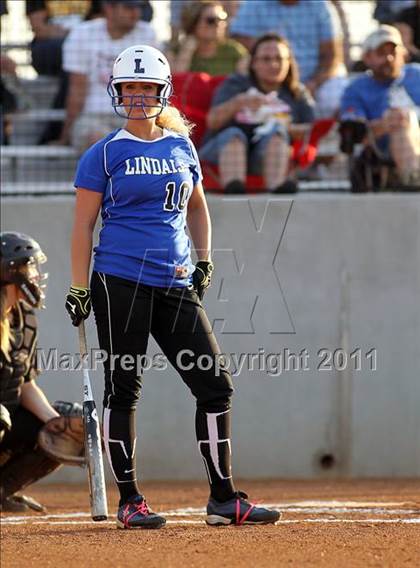 Thumbnail 2 in Lindale @ Crandall (3A Region 2 Bi-District Playoffs) photogallery.