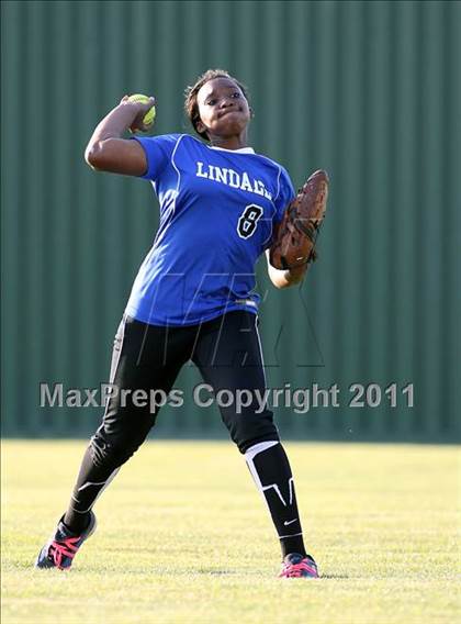 Thumbnail 1 in Lindale @ Crandall (3A Region 2 Bi-District Playoffs) photogallery.