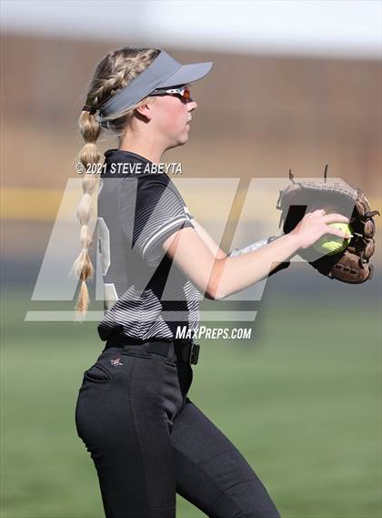 Thumbnail 3 in Columbine vs. Rock Canyon (CHSAA 5A 1st Round Playoff) photogallery.