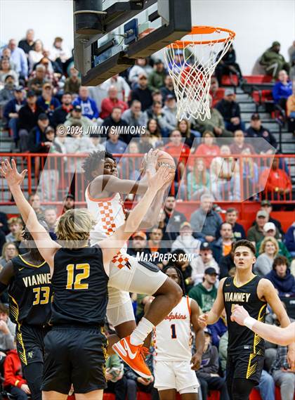 Thumbnail 3 in Whitney Young vs. Vianney (Highland Optimist Shootout) photogallery.