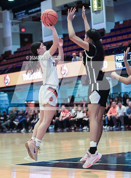 Thumbnail 3 in Tuckahoe vs Alexander Hamilton (NYSPHSAA Section 1 Class C Final) photogallery.