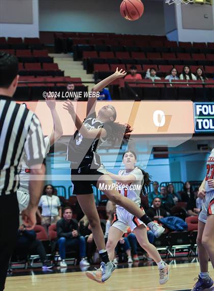Thumbnail 3 in Tuckahoe vs Alexander Hamilton (NYSPHSAA Section 1 Class C Final) photogallery.