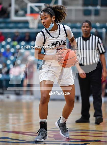 Thumbnail 3 in Tompkins vs. Memorial (UIL 6A Region 3 Area Playoff) photogallery.