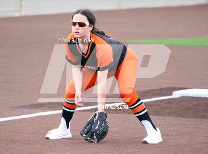 Thumbnail 3 in Grand Saline vs Commerce photogallery.