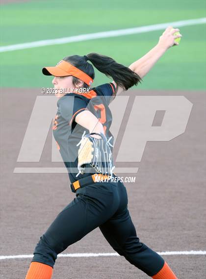 Thumbnail 2 in Grand Saline vs Commerce photogallery.