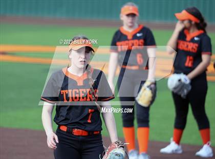 Thumbnail 1 in Grand Saline vs Commerce photogallery.