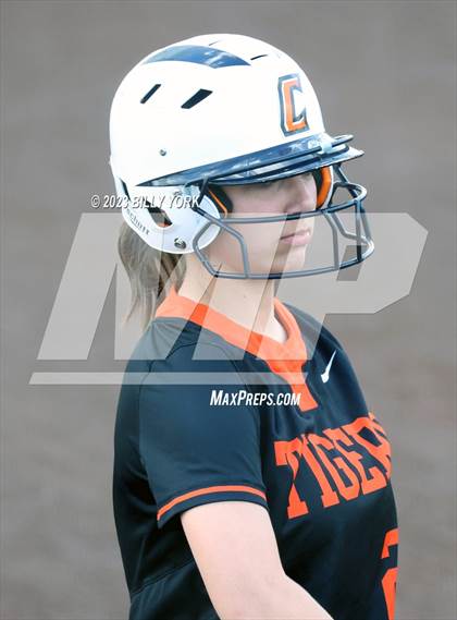 Thumbnail 2 in Grand Saline vs Commerce photogallery.