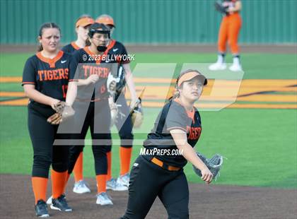 Thumbnail 2 in Grand Saline vs Commerce photogallery.