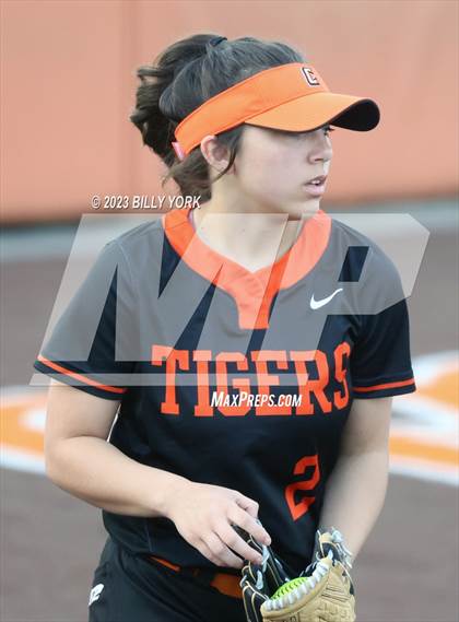 Thumbnail 2 in Grand Saline vs Commerce photogallery.