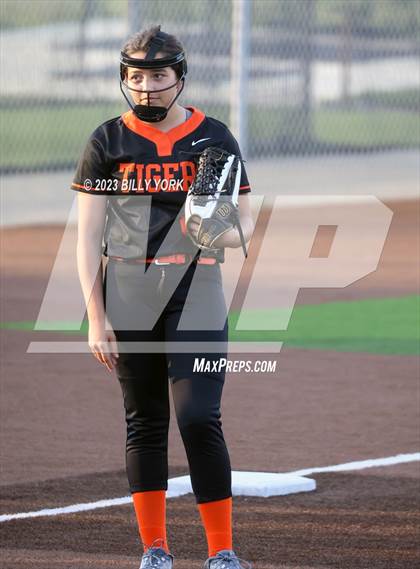 Thumbnail 1 in Grand Saline vs Commerce photogallery.