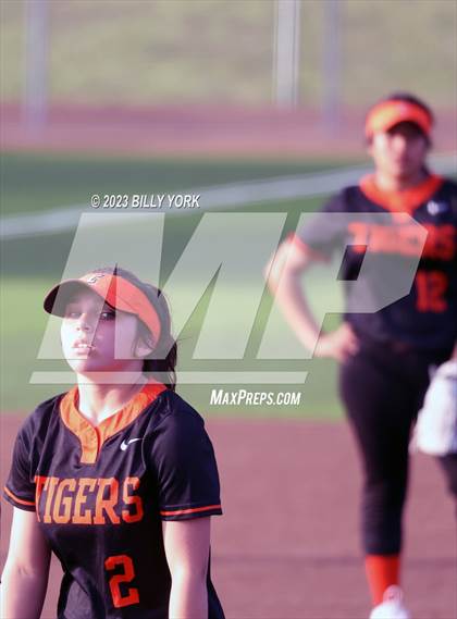 Thumbnail 2 in Grand Saline vs Commerce photogallery.