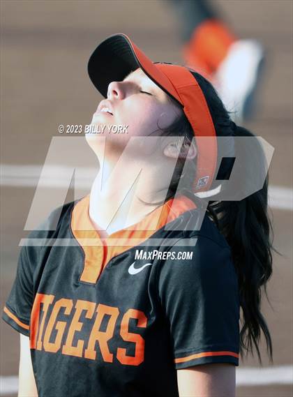 Thumbnail 3 in Grand Saline vs Commerce photogallery.