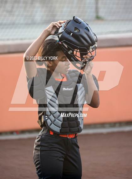 Thumbnail 2 in Grand Saline vs Commerce photogallery.