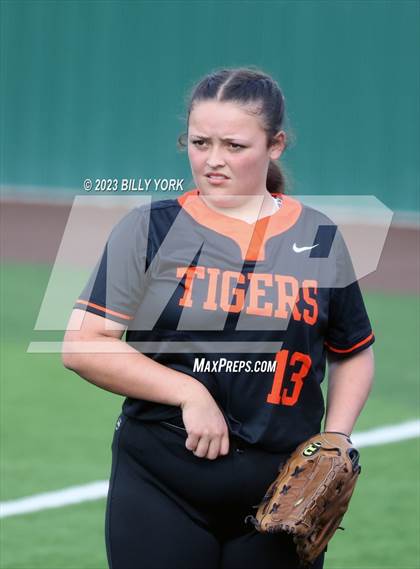 Thumbnail 2 in Grand Saline vs Commerce photogallery.