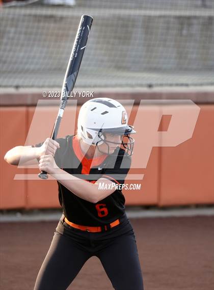 Thumbnail 2 in Grand Saline vs Commerce photogallery.