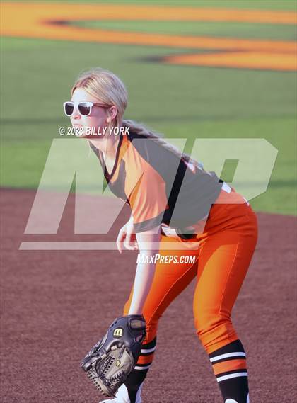 Thumbnail 3 in Grand Saline vs Commerce photogallery.