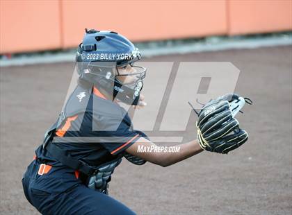 Thumbnail 2 in Grand Saline vs Commerce photogallery.