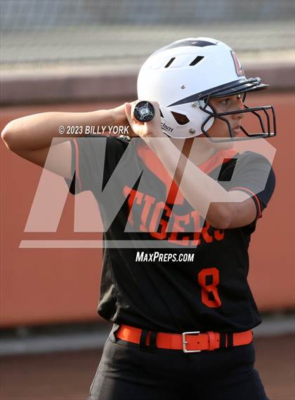 Thumbnail 2 in Grand Saline vs Commerce photogallery.