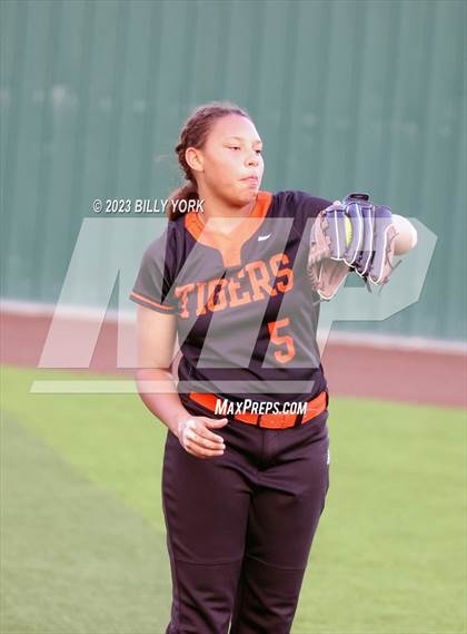 Thumbnail 3 in Grand Saline vs Commerce photogallery.