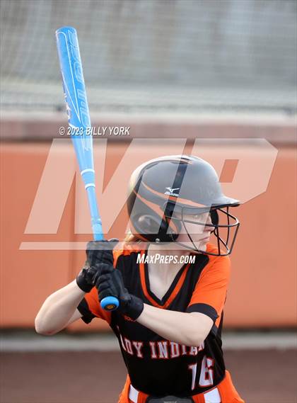 Thumbnail 3 in Grand Saline vs Commerce photogallery.
