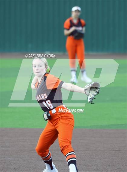 Thumbnail 2 in Grand Saline vs Commerce photogallery.