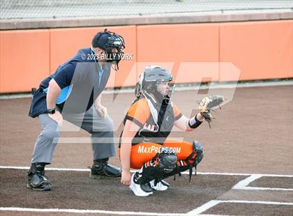 Thumbnail 2 in Grand Saline vs Commerce photogallery.
