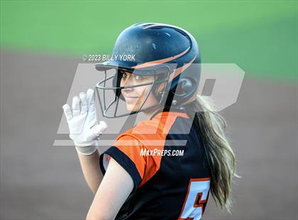 Thumbnail 2 in Grand Saline vs Commerce photogallery.