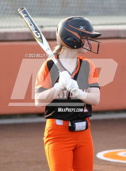 Thumbnail 2 in Grand Saline vs Commerce photogallery.