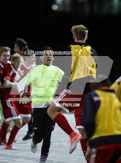 Thumbnail 3 in Fairview vs. Boulder (CHSAA 5A Playoffs) photogallery.