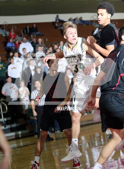 Thumbnail 1 in Pius X vs. Lincoln High (Heartland Athletic Conference) photogallery.
