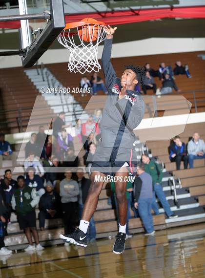 Thumbnail 3 in Pius X vs. Lincoln High (Heartland Athletic Conference) photogallery.