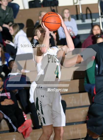 Thumbnail 2 in Pius X vs. Lincoln High (Heartland Athletic Conference) photogallery.