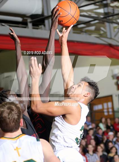 Thumbnail 2 in Pius X vs. Lincoln High (Heartland Athletic Conference) photogallery.
