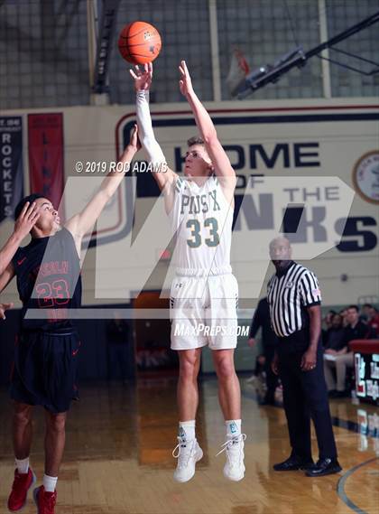 Thumbnail 3 in Pius X vs. Lincoln High (Heartland Athletic Conference) photogallery.