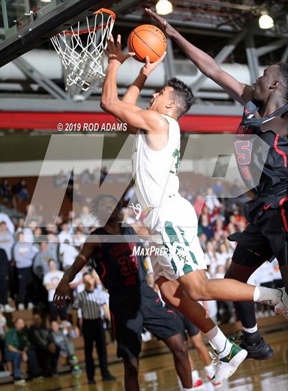 Thumbnail 3 in Pius X vs. Lincoln High (Heartland Athletic Conference) photogallery.