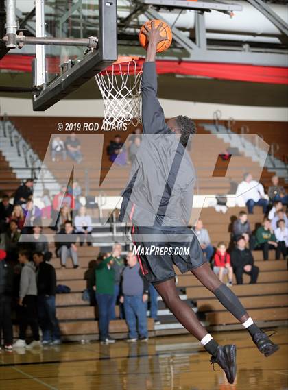 Thumbnail 1 in Pius X vs. Lincoln High (Heartland Athletic Conference) photogallery.
