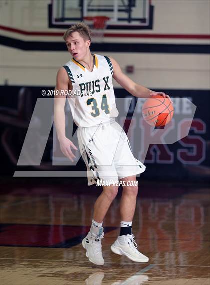 Thumbnail 3 in Pius X vs. Lincoln High (Heartland Athletic Conference) photogallery.