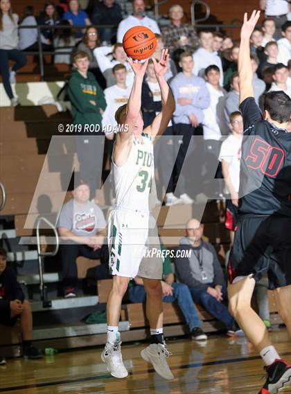 Thumbnail 2 in Pius X vs. Lincoln High (Heartland Athletic Conference) photogallery.