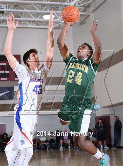 Thumbnail 1 in Damien vs. Folsom (MaxPreps Holiday Classic) photogallery.