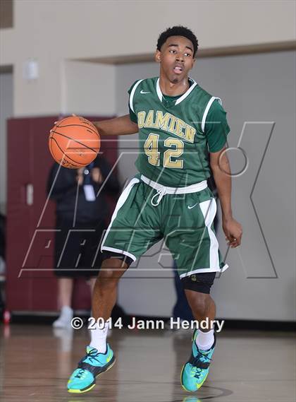 Thumbnail 3 in Damien vs. Folsom (MaxPreps Holiday Classic) photogallery.