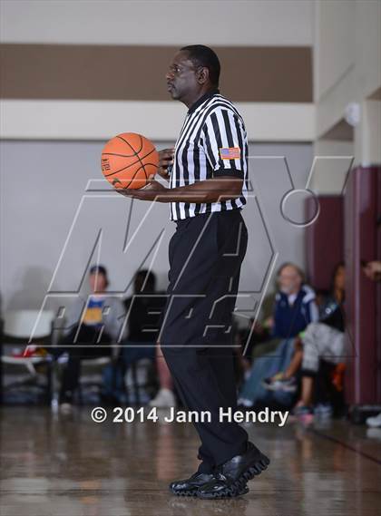 Thumbnail 1 in Damien vs. Folsom (MaxPreps Holiday Classic) photogallery.