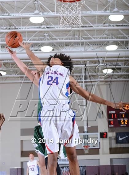 Thumbnail 3 in Damien vs. Folsom (MaxPreps Holiday Classic) photogallery.