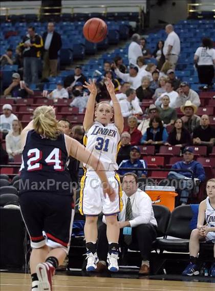 Thumbnail 3 in Modesto Christian vs. Linden (CIF SJS D4 Final) photogallery.