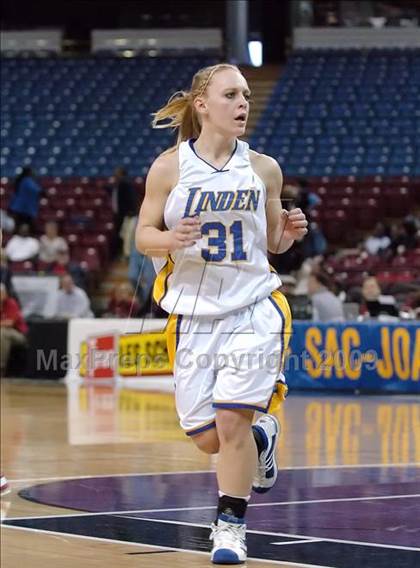 Thumbnail 2 in Modesto Christian vs. Linden (CIF SJS D4 Final) photogallery.